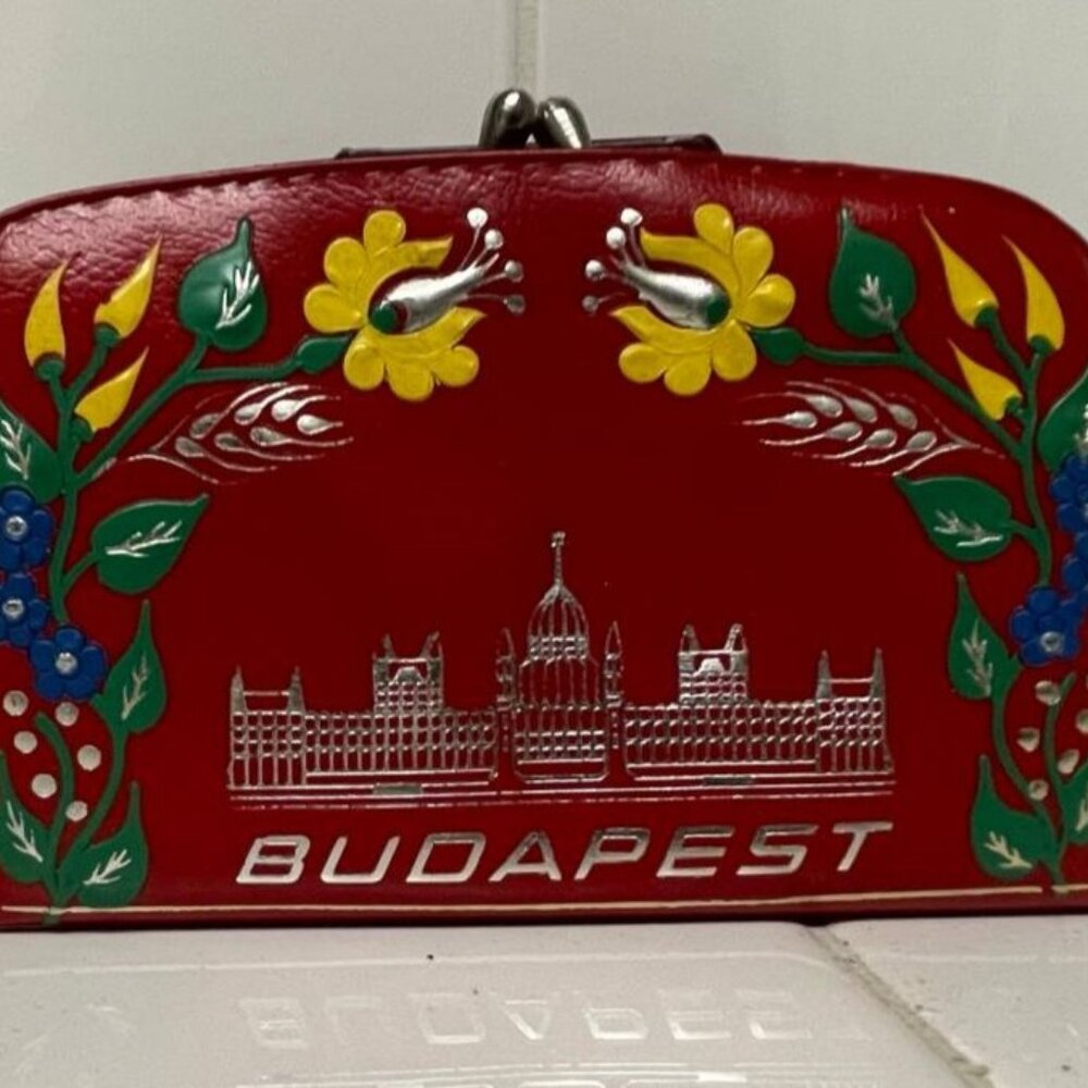 wallet/coin purse with Budapest on it